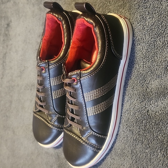 Cole Haan brand Boys size 3 slip on sneakers. NWOT - Picture 1 of 5